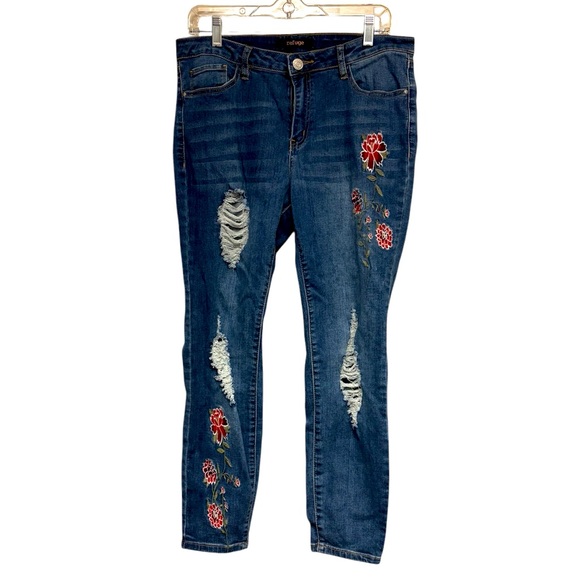 refuge Denim - Refuge Washed Distressed Blue Denim with Floral Embroidered Womens size 12 EUC